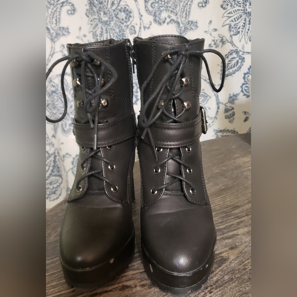 Arlene bootie